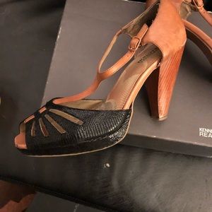 Kenneth Cole Reaction t strap sandals